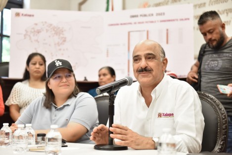 Las audiencias ciudadanas son un tema serio y los ediles nos preocupamos por cumplir con lo que aquí se atiende, pues somos parte de un gobierno humanitario y de puertas abiertas, aseguró el presidente municipal Ricardo Ahued Bardahuil. 