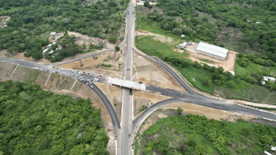 La construcción del libramiento de Sayula de Alemán podría concluir antes de diciembre, pues registra un avance global del 67 por ciento, informó la Secretaría de Infraestructura, Comunicaciones y Transportes (SICT) al gobernador Cuitláhuac García Jiménez durante supervisión de obra este miércoles.