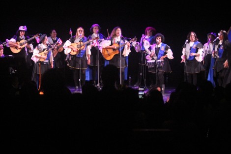 Este jueves dio inicio el 10° Festival de Tunas Femeniles en Xalapa, con un concierto en un repleto Teatro  J.J. Herrera. En un recorrido musical por diversos ritmos latinoamericanos se presentaron: de Colombia, Angelita Urueña, Liliana Fernández y el grupo folclórico Chizamwaka; de Chile, Andrea Andreu Muñoz;  y las tunas: Alondras de Puerto Rico, así como las anfitrionas, la Tuna Femenil Universidad Veracruzana.