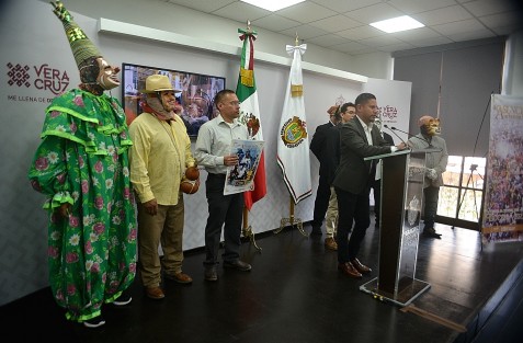 El alcalde de Teocelo, Ver., Isaac Anell Reyes, invitó a la fiesta patronal de La Asunción de Nuestra Señora, que inicia este viernes y seguirá hasta el 19 de agosto.
