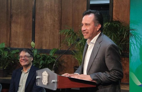 Cuitláhuac García celebró que el gobierno estatal y la UV trabajen conjuntamente para impulsar las artes.