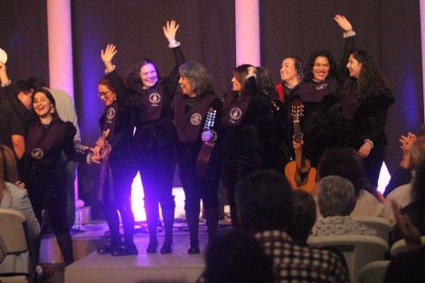 El Palacio Municipal de Xalapa recibió este viernes al 10° Festival de Tunas Femeniles. Gran ambiente pusieron los grupos internacionales y la Estudiantina de la Universidad de Guanajuato, que nadie pudo resistirse a seguir el ritmo.