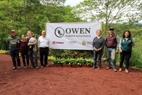 Este sábado se llevó a cabo una jornada de reforestación en el Parque Ecológico Owen, predio que se encuentra en el Camino a Coapexpan y que el Ayuntamiento de  Xalapa pudo adquirir a un precio por debajo del costo comercial, gracias a la aportación de la familia Owen en beneficio de las y los habitantes de Xalapa.