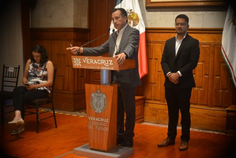El gobernador Cuitláhuac García dijo coincidir totalmente con el presidente López Obrador sobre que no se ve bien la publicidad del secretario de Gobierno, Eric Cisneros, quien debe tomar una medida mayor para que sus seguidores dejen de promocionarlo.
