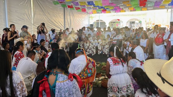  Por el Día Internacional de los Pueblos Indígenas y Afrodescendientes ciudadanos de diferentes municipios se congregaron en el parque Juárez para realizar un ritual de agradecimiento a la madre tierra.