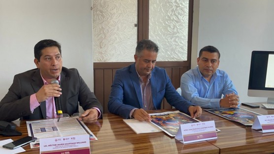 El presidente municipal de Zozocolco, Serafín Pérez Carmona, el secretario de Turismo, Iván Martínez Olvera y el director de Turismo municipal, Héctor Kauffman invitaron al Concurso de Globos de Papel China en este municipio el 3, 4 y 5 de noviembre.
