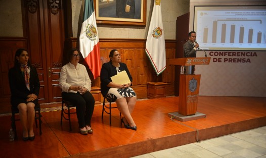 El gobernador Cuitláhuac García; las presidentas del Poder Judicial, Lisbeth Jiménez; del Congreso, Margarita Corro, y la fiscal Verónica Hernández, denunciaron la interpretación extremista de jueces federales a una sentencia de la Corte Interamericana, para tirar la prisión preventiva y liberar a delincuentes con amparos. 
