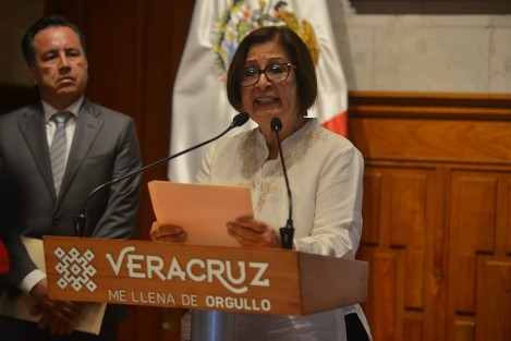 Por otra parte, la presidenta de la LXVI Legislatura local, diputada Margarita Corro Mendoza, consideró que los juzgadores obedecen a la oligarquía que los nombró y se enriquecen sin pudor alguno, siendo la gota que derramó el vaso la liberación de una jueza que protegió a un peligroso delincuente.