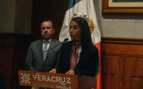 La fiscal general del Estado, Verónica Hernández Giadáns, aseveró que la institución que encabeza está siempre del lado de las víctimas, actuando apegada a la ley y los derechos humanos, por lo que exhortó a los tres órdenes de gobierno y los diversos sectores a sellar un pacto contra la impunidad y las intenciones maliciosas de tinte político, para así construir un Veracruz de paz, respeto y justicia.