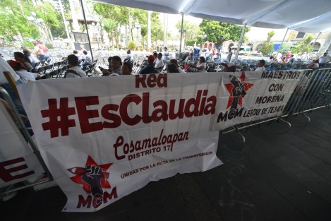  Ya se encuentra todo listo en Córdoba para recibir a Claudia Sheinbaum, aspirante a  presidir la Coordinación Nacional de los Comités de Defensa de la Cuarta Transformación. La ex jefa de gobierno de la CDMX, dirigirá un mensaje a miles de simpatizantes y militantes que la esperan a partir de las 16 horas en el Parque 21 de Mayo.