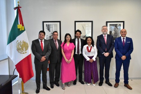 Luego de signar el documento, la titular de la STPSP, Dorheny García Cayetano, celebró que este sistema innovador dé certeza de que los derechos de las y los trabajadores están siendo respetados, pues el desarrollo y la transformación de México es posible no sólo en alianza con el sector privado, sino de la mano con la fuerza productiva.
