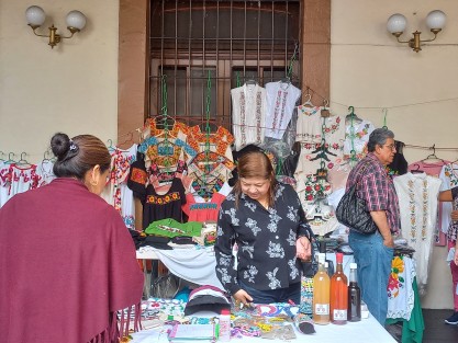 Menos manualidades y más artesanía este fin de semana en los bajos del Palacio de Gobierno y el parque Juárez, de nuestro estado y de otros.  
