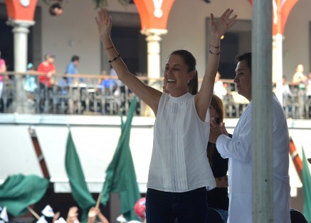 Continuando con sus asambleas informativas en busca de encabezar la Coordinación Nacional de los Comités de Defensa de la Cuarta Transformación, Claudia Sheinbaum visitó en centro de la entidad veracruzana. En Córdoba congregó a cientos de simpatizantes.   