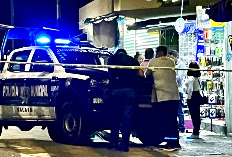 La tarde de este lunes, un hombre fue asesinado a balazos en un puesto de servicio  a teléfonos celulares en la zona de Los Sauces
 El responsable huyó abordo de una moto.