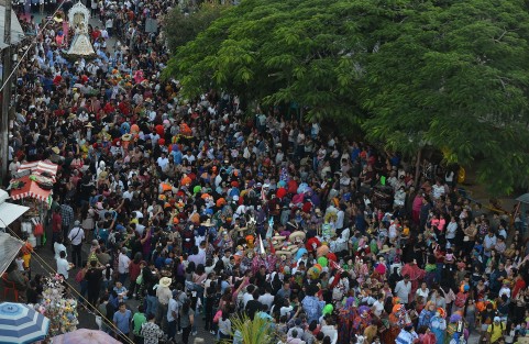 Miles de personas se dieron cita en las fiestas de La Asunción de Nuestra Señora en el municipio de Teocelo, Veracruz, las cuales iniciaron el pasado 10 de agosto y culminarán el próximo 16. La mayoría de visitantes provenientes de la Ciudad de México, Puebla, Xalapa, Orizaba y Puerto de Veracruz. 
