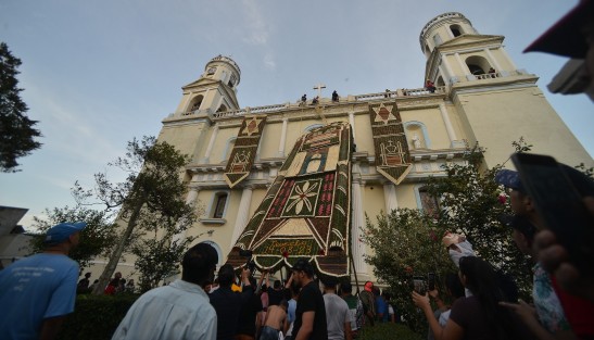 Miles de personas se dieron cita en las fiestas de La Asunción de Nuestra Señora en el municipio de Teocelo, Veracruz, las cuales iniciaron el pasado 10 de agosto y culminarán el próximo 16. La mayoría de visitantes provenientes de la Ciudad de México, Puebla, Xalapa, Orizaba y Puerto de Veracruz. 
