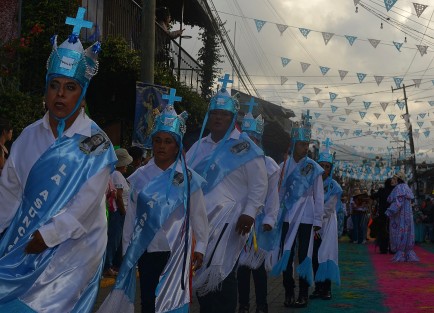 Miles de personas se dieron cita en las fiestas de La Asunción de Nuestra Señora en el municipio de Teocelo, Veracruz, las cuales iniciaron el pasado 10 de agosto y culminarán el próximo 16. La mayoría de visitantes provenientes de la Ciudad de México, Puebla, Xalapa, Orizaba y Puerto de Veracruz. 
