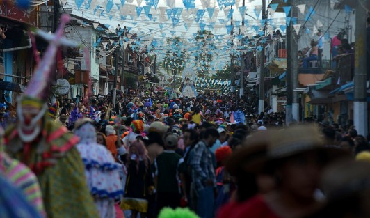 Miles de personas se dieron cita en las fiestas de La Asunción de Nuestra Señora en el municipio de Teocelo, Veracruz, las cuales iniciaron el pasado 10 de agosto y culminarán el próximo 16. La mayoría de visitantes provenientes de la Ciudad de México, Puebla, Xalapa, Orizaba y Puerto de Veracruz. 