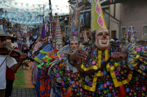 Miles de personas se dieron cita en las fiestas de La Asunción de Nuestra Señora en el municipio de Teocelo, Veracruz, las cuales iniciaron el pasado 10 de agosto y culminarán el próximo 16. La mayoría de visitantes provenientes de la Ciudad de México, Puebla, Xalapa, Orizaba y Puerto de Veracruz. 