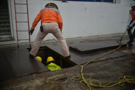Un cortocircuito en un transformador de la avenida Ávila Camacho, dejó por varias  horas sin energía eléctrica al Palacio Municipal de Xalapa, y algunos negocios del centro de la capital.  A decir de los trabajadores de CFE, fue debido a las lluvias de las últimas horas.
