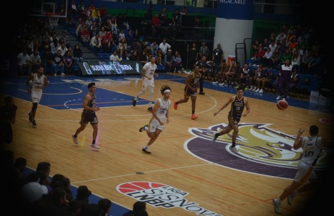 El equipo de baloncesto Halcones de Xalapa se presentó de manera oficial ante más de 2,500 asistentes el juego de exhibición ante la Academia Elite Halcones de Xalapa, en el Nido del Halcón.  