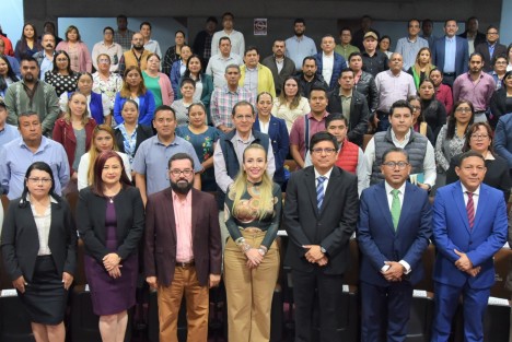 La diputada Margarita Corro Mendoza recibió a las y los participantes del curso Proyectos de Ley de Ingresos, Presupuestos de Egresos y de Plantilla de Personal 2024, dirigido a titulares de Presidencia y Tesorería de los 212 municipios del estado.