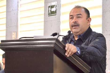 El diputado Juan Enrique Santos Mendoza presentó una iniciativa  que propone la creación de una red de transporte público de pasajeros en la submodalidad de taxi, con la distinción denominada Taxis rosas exclusivas y seguras para mujeres, niñas y niños.

