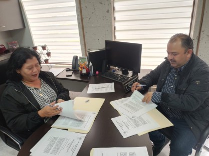 La Comisión Permanente de Transporte, Tránsito y Vialidad aprobó y suscribió dos dictámenes en materia de derechos de las y los usuarios. El diputado Juan Enrique Santos Mendoza y la legisladora Eusebia Cortés Pérez, presidente y vocal respectivamente, analizaron las propuestas y las respaldaron.
