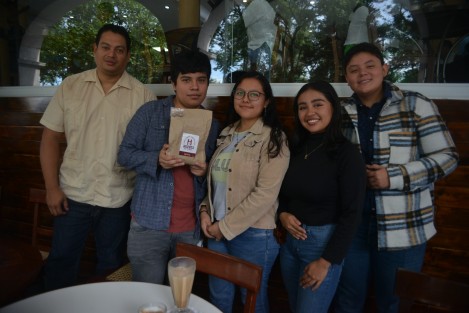 Juan Carlos Atzin Calderón, integrante del Movimiento Honestidad Social Igualdad en el estado de Veracruz presentó el programa Huerta en tu Casa, con el cual tratan de fomentar en las familias la producción de hortalizas en casa para autoconsumo.
