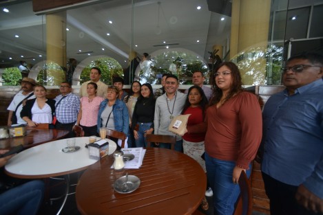 Ofrecieron la entrega de un kit que incluye un kilogramo de composta, algunas semillas para que los ciudadanos puedan tener una huerta en su casa. Para mayor información compartieron el link: https://fb.watch/mu3ESuqLOA/?mibextid=5eVWNK
