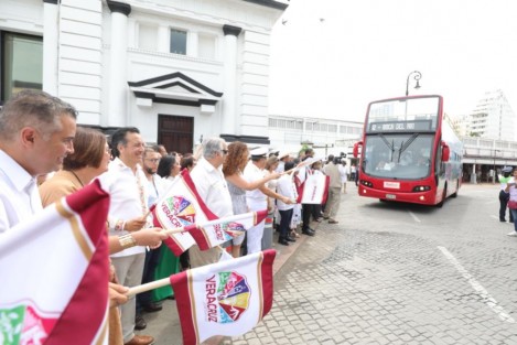 Esta mañana en la ciudad de Veracruz se dio el banderazo  al nuevo Circuito Turístico del TURIBUS con sitios históricos relevantes en el Puerto de Veracruz hasta su recorrido a la Armada Nacional, con lo que se suma a las demás acciones para detonar el turismo en la zona conurbada Verazcruz - Boca del Río.  