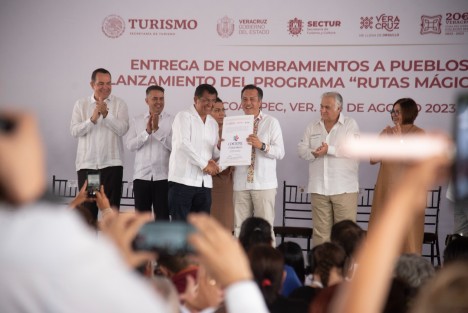 En Coatepec se realizó la entrega de los nombramientos a los nuevos Pueblos Mágicos veracruzanos, Córdoba y Naolinco; así como el lanzamiento del programa Rutas Mágicas de Color, presidido  por el Gobernador Cuitláhuac García, junto al Secretario de Turismo Federal, Miguel Torruco Marqués.