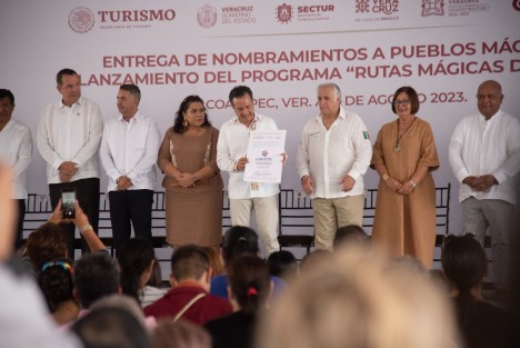 En Coatepec se realizó la entrega de los nombramientos a los nuevos Pueblos Mágicos veracruzanos, Córdoba y Naolinco; así como el lanzamiento del programa Rutas Mágicas de Color, presidido  por el Gobernador Cuitláhuac García, junto al Secretario de Turismo Federal, Miguel Torruco Marqués.