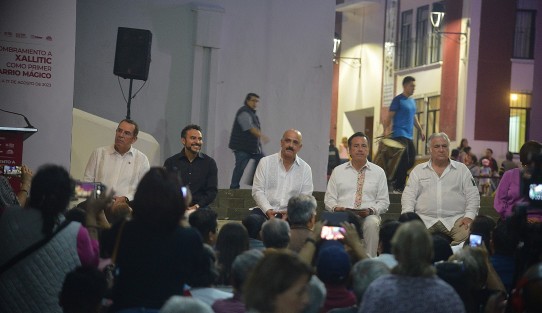 
El gobernador Cuitláhuac García Jiménez, el alcalde Ricardo Ahued Bardahuil y el vicepresidente del patronato, Gustavo Barrios Ramírez, recibieron la certificación de manos del titular de la dependencia federal, Miguel Torruco Marqués, acompañado por el secretario del ramo en Veracruz, Iván Francisco Martínez Olvera, quien convocó al trabajo constante para mantener la denominación.