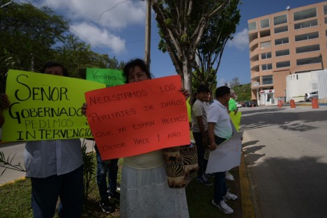 Habitantes de Alto Lucero se manifestaron en la Fiscalía, a la que exigieron resultados de las denuncias contra empresa Mota Engil por daños que sufrieron sus casas por construcción de la autopista Cardel-Poza Rica. 