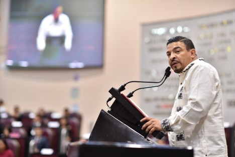 Con un llamado a forjar una vida auténtica, de trabajo, responsabilidad, servicio y participación en la vida política de su país y estado, el presidente de la Junta de Coordinación Política de la LXVI Legislatura, diputado Juan Javier Gómez Cazarín, dio la bienvenida a las y los 50 integrantes del XVIII Parlamento de la Juventud Veracruzana 2023.