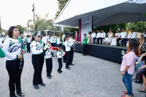  El primer Festival Cempoala, Encuentro de culturas, ritmo y alegría, inició con un desfile colorido de nueve marching bands, ballets, comparsas, bandas de guerra y danzantes de Naolinco y Xico, encabezado por el gobernador Cuitláhuac García Jiménez, el secretario de Turismo y Cultura, Iván Martínez Olvera, y el alcalde de Úrsulo Galván, Eder Jero Hernández Lara.