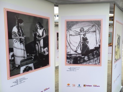 Una Ciudad Teatral es la exposición fotográfica que actualmente se encuentra en la galería peatonal del Corredor Cultural Carlos  Fuentes, en el centro de Xalapa, con motivo del 70 aniversario de la ORTEUV, en la que se presentan imágenes de obras de esa compañía, sin faltar por supuesto Rosalba y los Llaveros, y La Virgen Loca. 