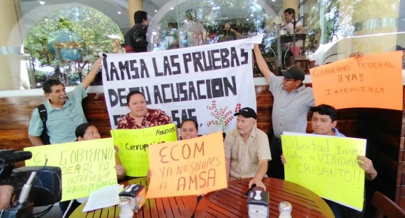 Cafetaleros reiteran su reclamo para que sea liberado su compañero Crisanto N y la ex alcaldesa de Ixhuatlán del Café, Viridiana N, a quienes la Fiscalía involucra en el incendio del beneficio de café, AMSA.
