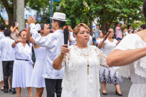 Para vivir y disfrutar de las diferentes expresiones del arte, la Dirección de Cultura preparó un programa especial para celebrar el Día de Los Abuelos, el próximo 27 de agosto, que contará con actividades musicales, bailables, talleres y conciertos. 