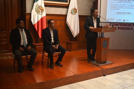 De acuerdo con el gobernador Cuitláhuac García Jiménez, el monto es adicional a lo ya aprobado por el Congreso local y sirve para subsanar alguna emergencia o mejorar el servicio a la ciudadanía, mientras que la distribución tiene que ver con el número de habitantes; por ello, casi un 75 por ciento del total se queda en los municipios más poblados.