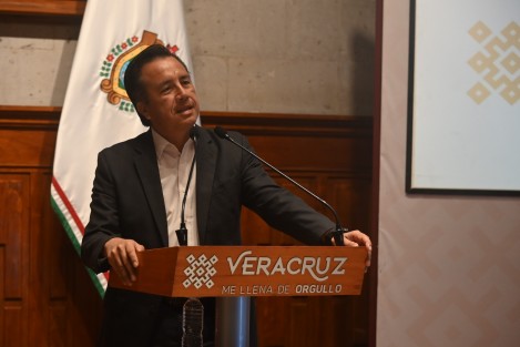 Satisfecho con los resultados del primer Festival Cempoala, Encuentro de culturas, ritmo y alegría, el gobernador Cuitláhuac García Jiménez confirmó la repetición anual de este nuevo producto turístico, diseñado para enaltecer la civilización totonaca en una de sus capitales, a fin de lograr un mayor disfrute y conocimiento del patrimonio, previo al inicio de clases.