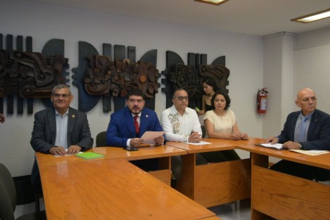 Funcionarios de la SEV se reunieron con personal de la Universidad Veracruzana para el intercambio de base de datos sobre aspirantes de nuevo ingreso rechazados.