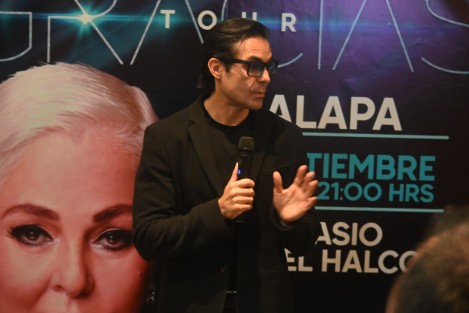 Ernesto D Alessio invitó al concierto de su madre, Lupita, el próximo 7 de septiembre en el Nido del Halcón.
