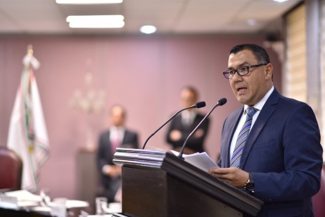 El legislador Othón Hernández Candanedo presentó  una iniciativa con la finalidad de robustecer el Sistema de Salud para la atención, uso primordial y establecimiento de la tecnología, en pro de una atención médica satisfactoria, integral y completa para las y los veracruzanos.

