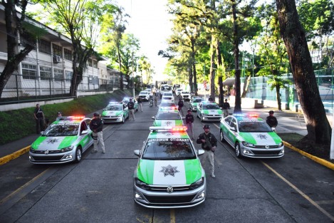 Con el fin de que el Ayuntamiento cuente con las herramientas necesarias para brindar un mejor servicio a la población, este sábado el presidente municipal Ricardo Ahued Bardahuil entregó 33 vehículos operativos para las direcciones de Seguridad Ciudadana y Tránsito Municipal, Limpia Pública y la Comisión Municipal de Agua Potable y Saneamiento (CMAS).