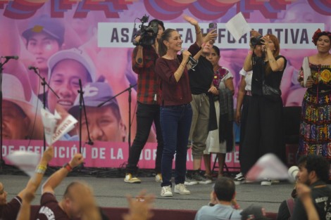 Simpatizantes y militantes de Morena se congregaron en el Velódromo de Xalapa para apoyar a la aspirante a la Coordinación de la Defensa de la Transformación, Claudia Sheinbaum. La ex jefa de Gobierno de la CDMX cierra así en la capital de Veracruz la primera etapa de giras por el país como aspirante presidencial en 2024. 