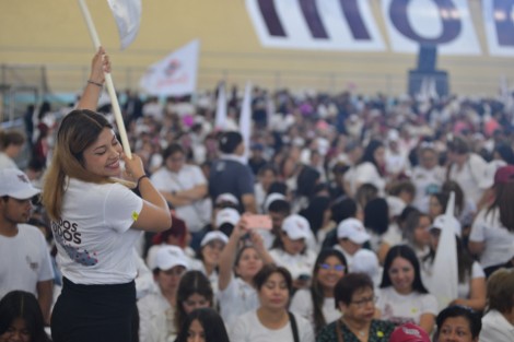 Simpatizantes y militantes de Morena se congregaron en el Velódromo de Xalapa para apoyar a la aspirante a la Coordinación de la Defensa de la Transformación, Claudia Sheinbaum. La ex jefa de Gobierno de la CDMX cierra así en la capital de Veracruz la primera etapa de giras por el país como aspirante presidencial en 2024. 