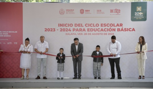 Con el regreso a clases de un millón 359 mil 021 niñas, niños y adolescentes, el gobernador Cuitláhuac García Jiménez inauguró el ciclo escolar 2023-2024 para Educación Básica y, con ello, el arranque de la Nueva Escuela Mexicana en Veracruz. 