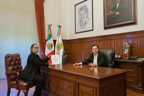  Este martes, el gobernador Cuitláhuac García Jiménez designó a Guadalupe Díaz del Castillo Flores como encargada de despacho de la Secretaría de Salud y de los Servicios de Salud de Veracruz, luego del sensible fallecimiento de su titular, el doctor Gerardo Díaz Morales.